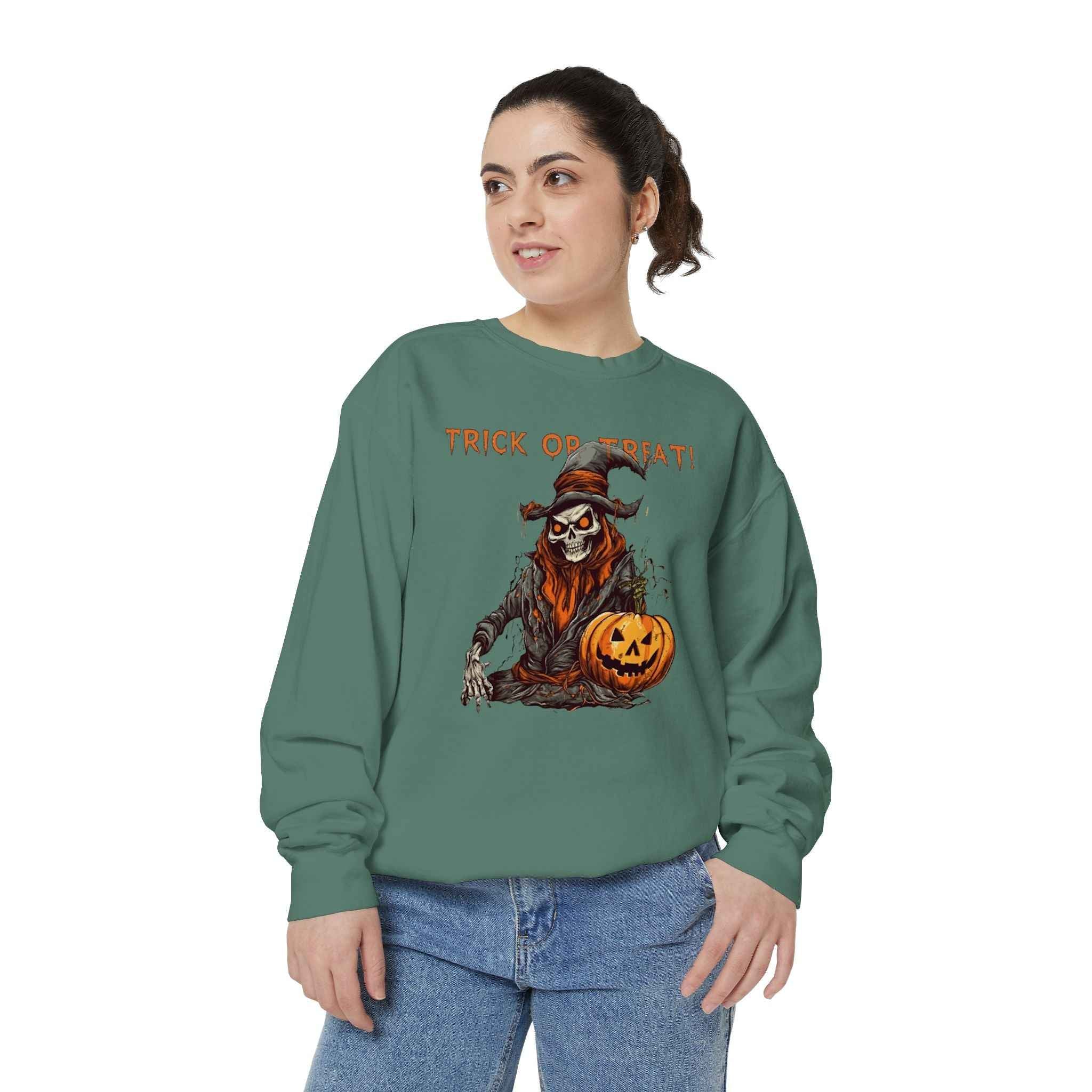 Halloween Graphic Sweatshirt - Unisex Trick or Treat Fall Sweater for Festive Style